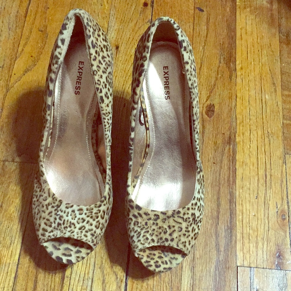 Leopard print suede like wedge